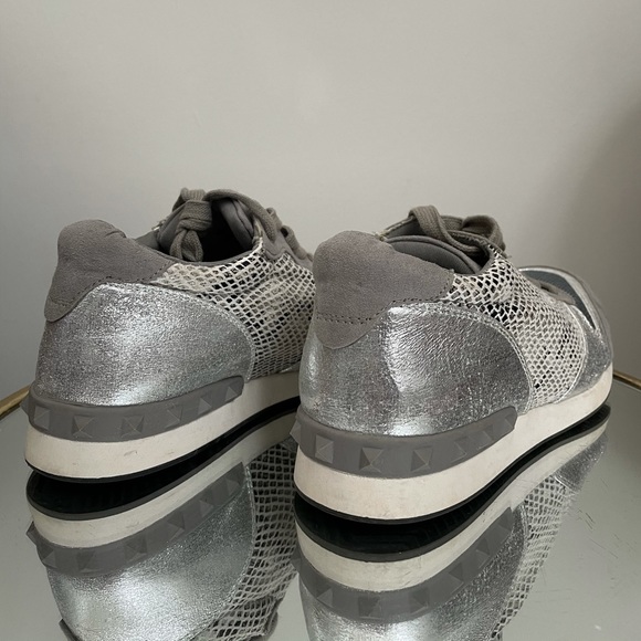 Gently worn sneakers size 6 - Picture 3 of 4